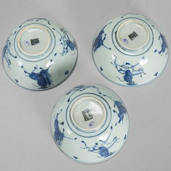 A set of three blue and white bowls, Tianqi/Chongzhen, 17th Century.