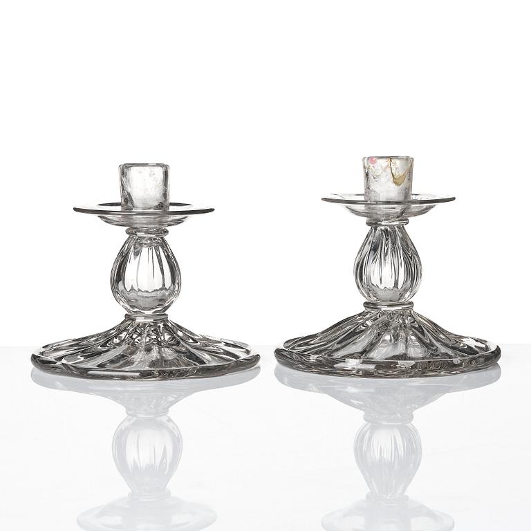 Ljusstakar, ett par, glas. Möjligen Kosta, 1800-tal.