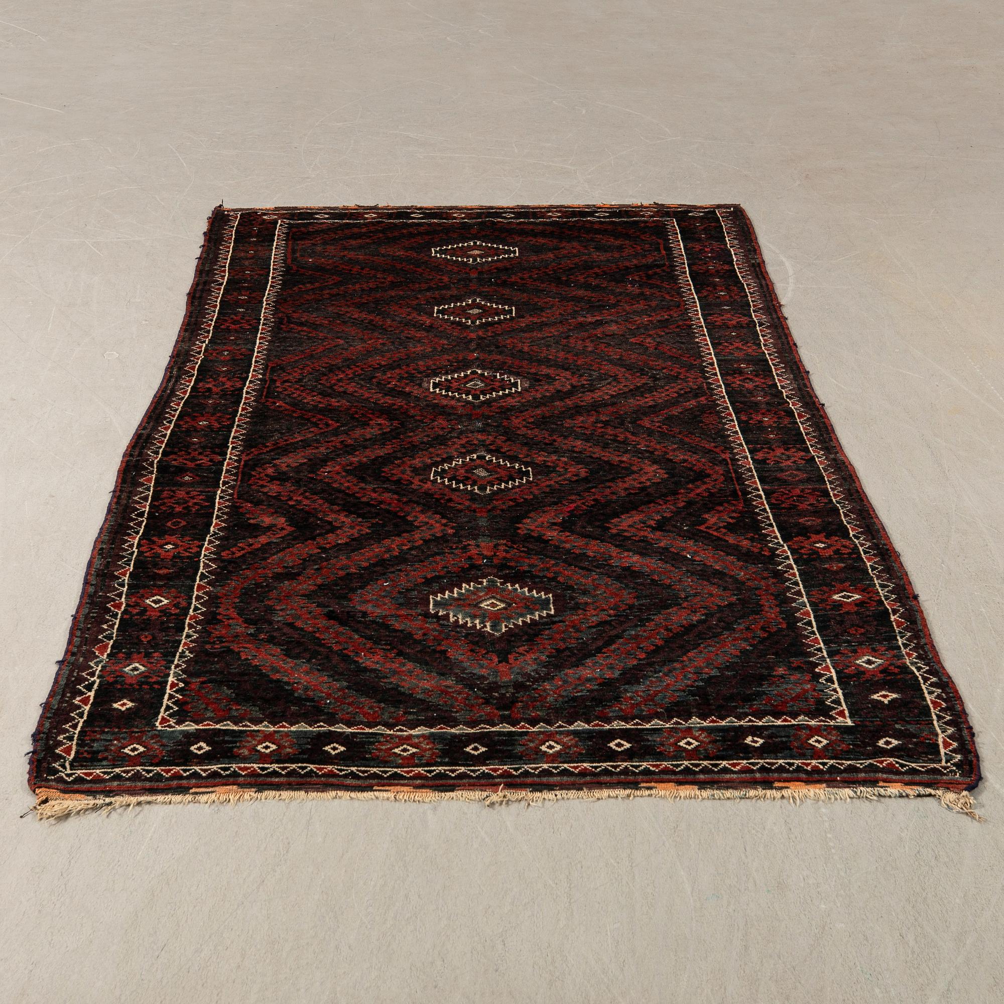 Beludj rug semi-antique, approx. 268x133 cm.