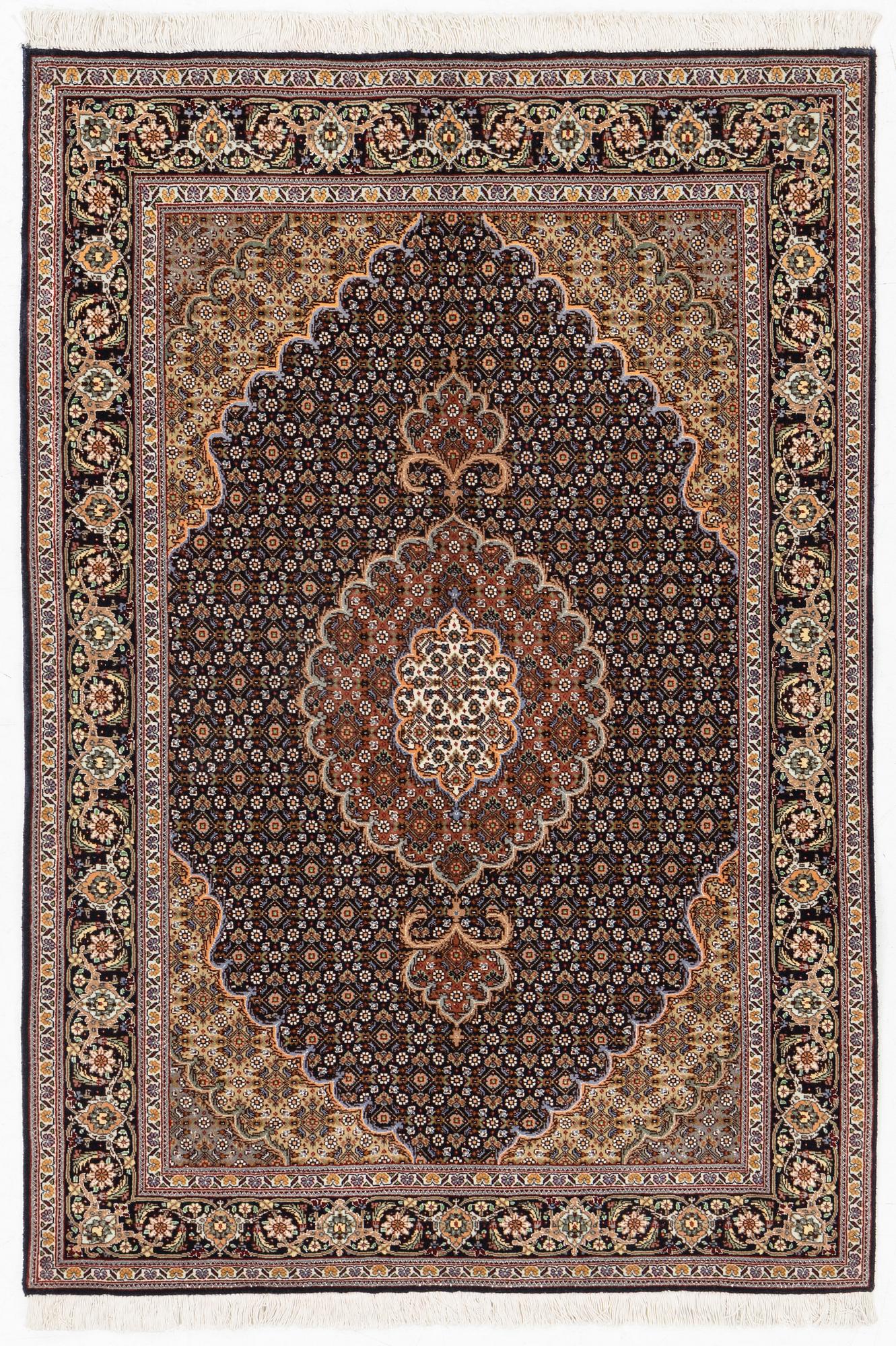 An oriental rug, ca 148 x 103 cm.