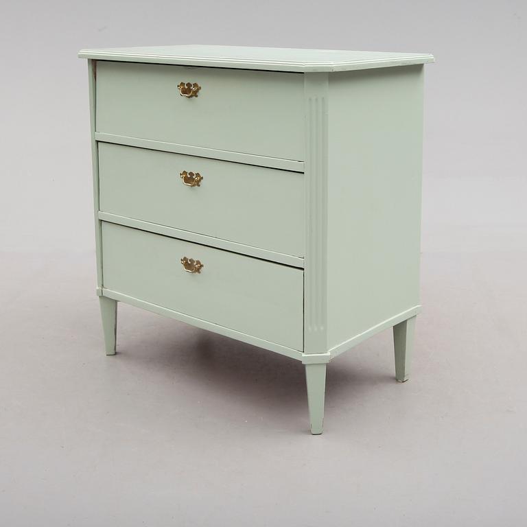 BYRÅ, gustaviansk stil, 1900-talets första hälft.