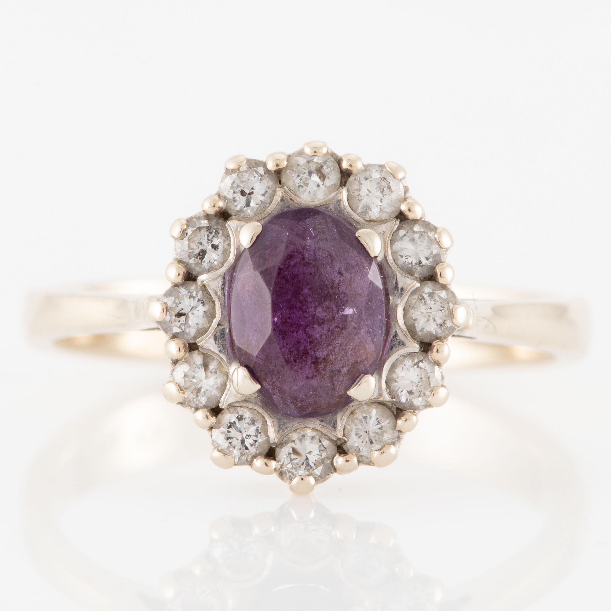 Ring, carmosé, 18K white gold with amethyst and brilliant-cut diamonds.