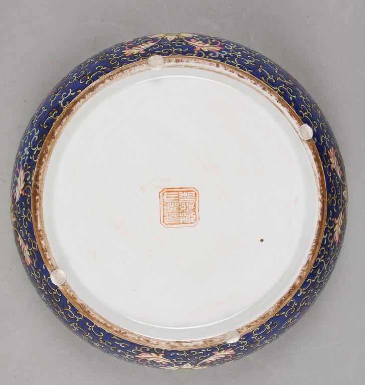 BONBONJÄR. Porslin, Kina 1900-tal.