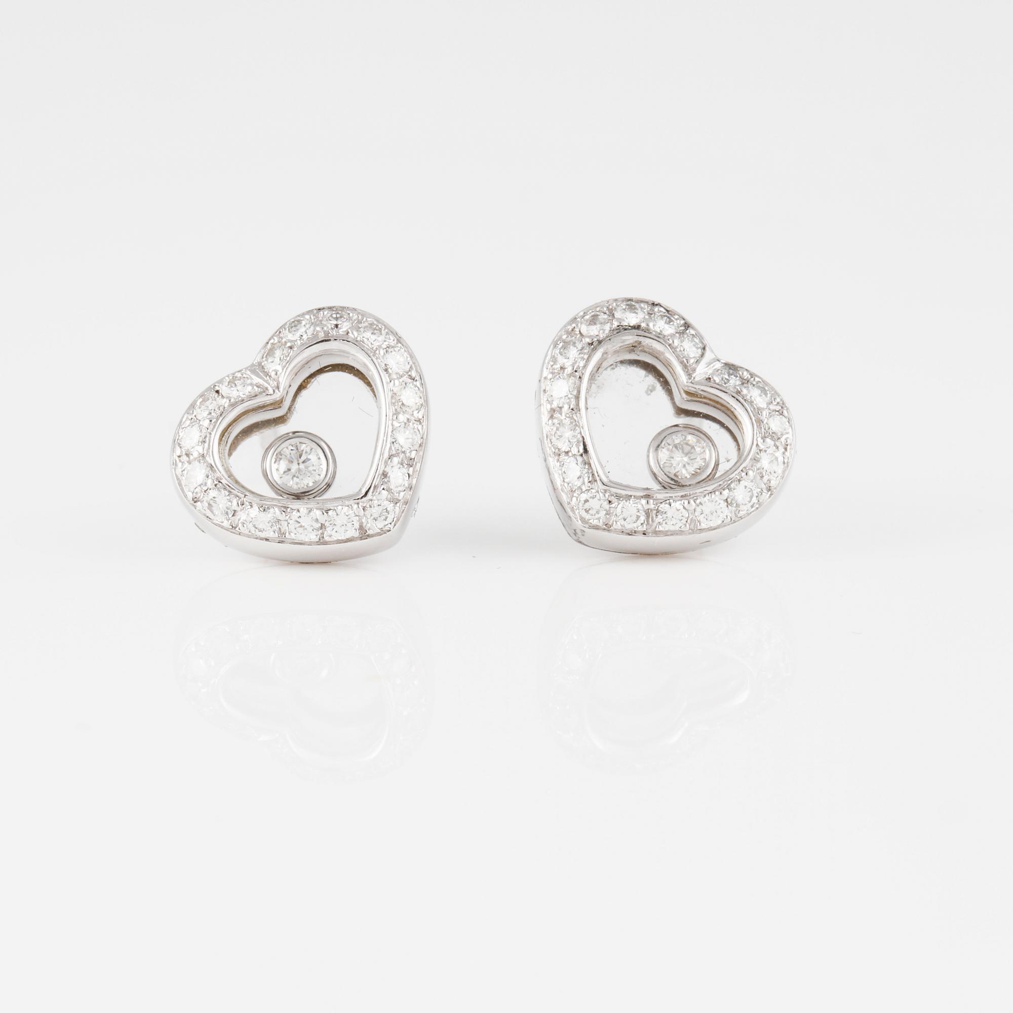 ÖRHÄNGEN, 18K vitguld med briljantslipade diamanter. Vikt 5,9 gram.