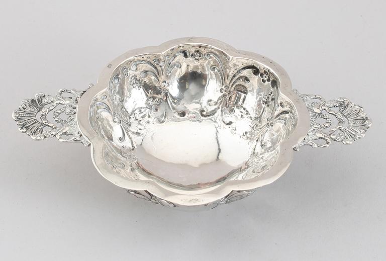 KÅSA, silver, barockstil, Nederländerna, omkring år 1900.