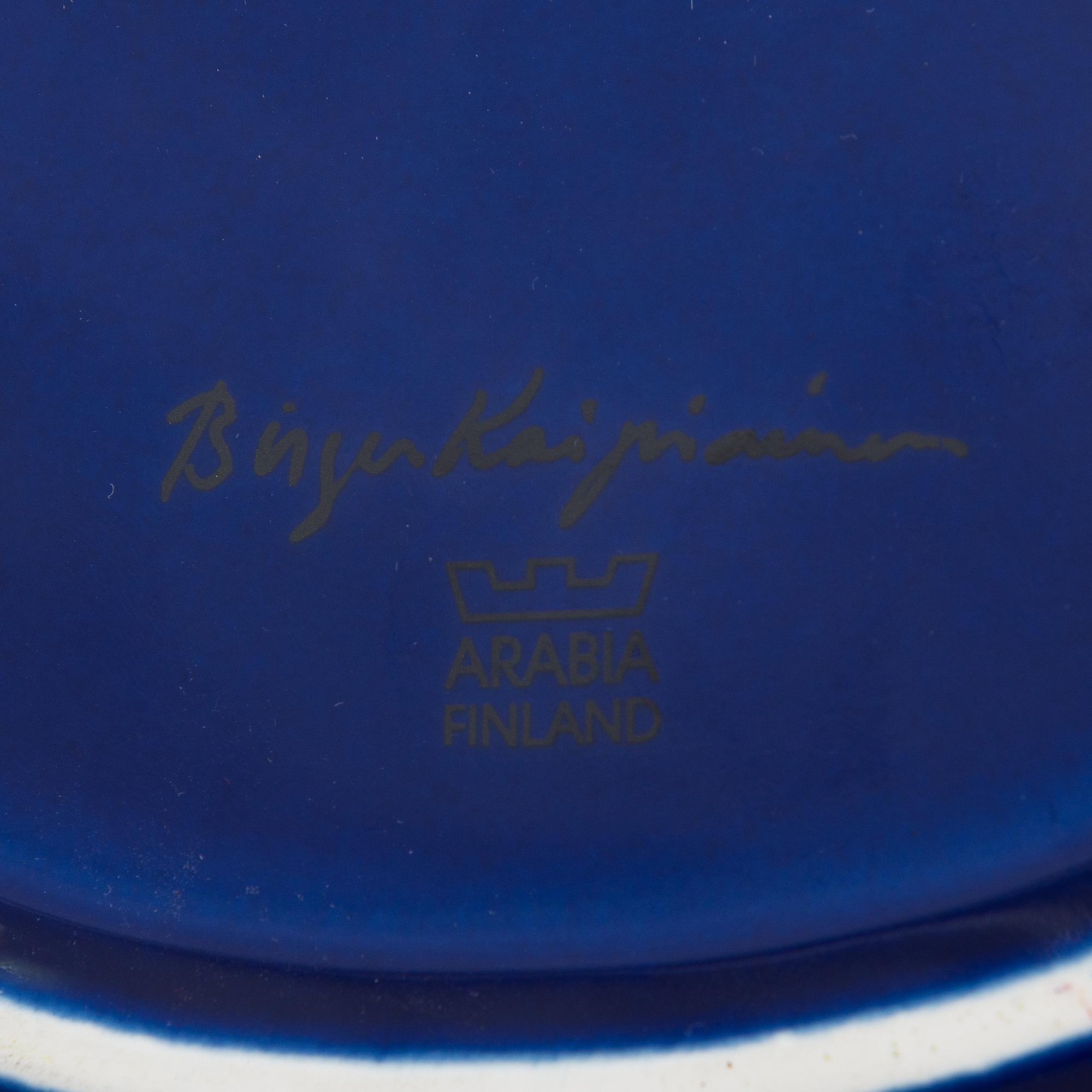 Birger Kaipiainen, Two ceramic dishes signed Birger Kaipiainen, Arabia, Finland.