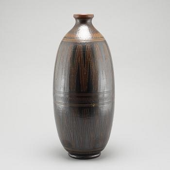 A mid 20th century floor vase in stoneware by by Arthur Andersson fr Wallåkra Lerkärlsfabrik.