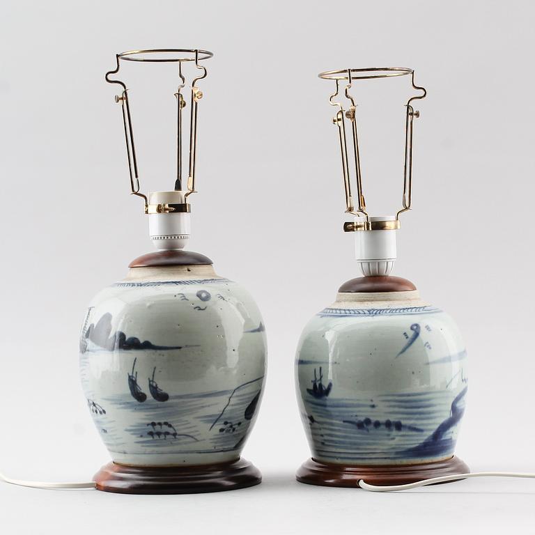 BORDSLAMPOR, 1 par, porslin, Kina, 1800-tal.