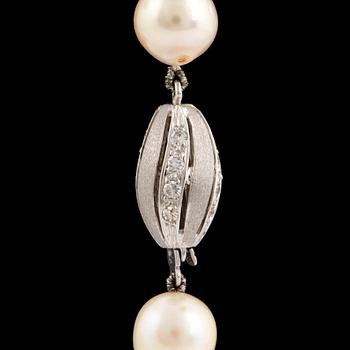 A cultured pearl necklace, 18K white gold clasp with eight-cut diamonds.