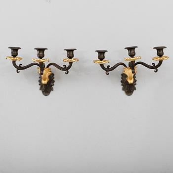 VÄGGLAMPETTER, 1 par, senempire, omkring år 1830.