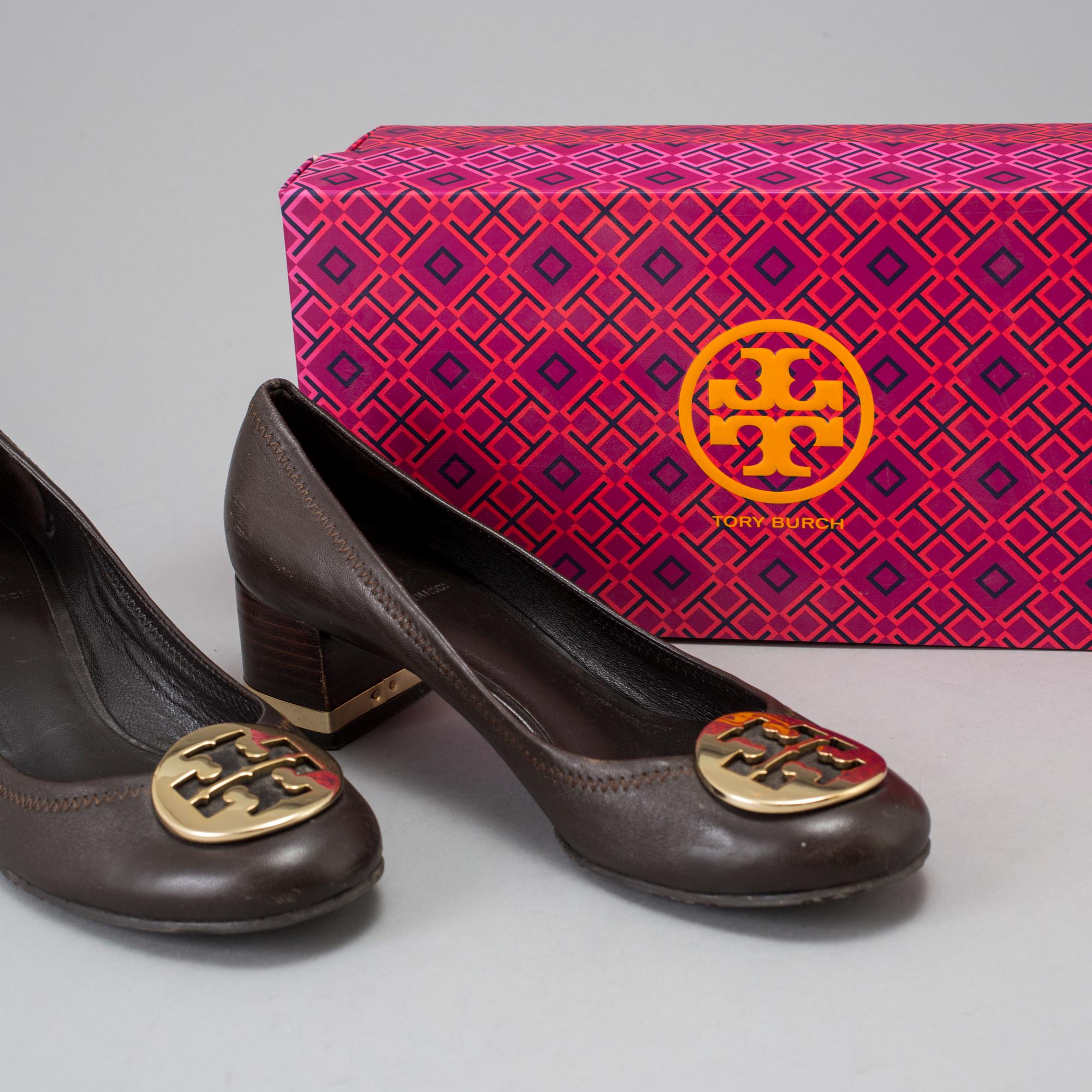 A pair of Tory Burch leather shoes, circa size 37.