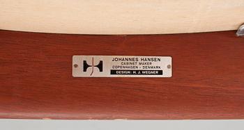 KARMSTOLAR, ett par, Hans Wegner "JH-713", Johannes Hansen Möbelsnedkeri, Danmark, 1900-talets andra hälft.