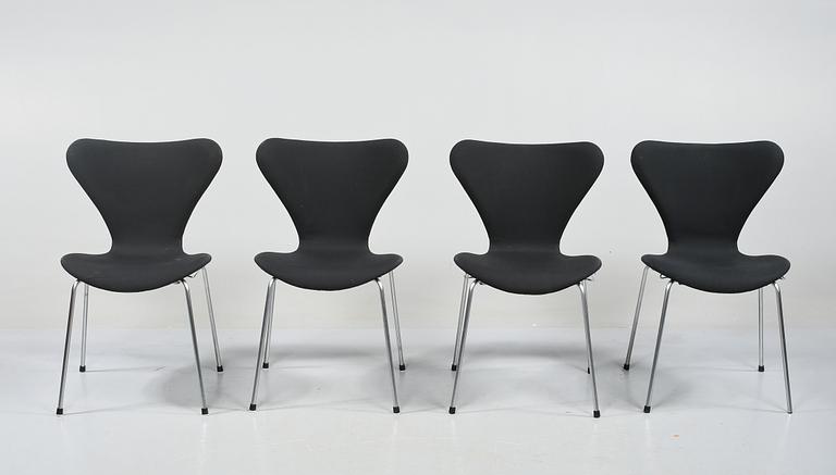 STOLAR, 4 st, "Sjuan", Arne Jacobsen för Fritz Hansen, 2001.