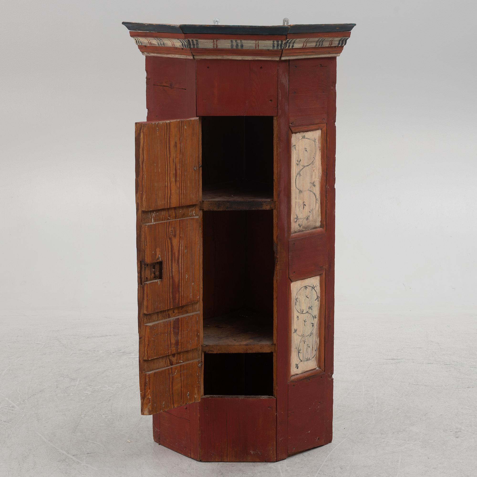 A painted corner cabinet, 19th century.