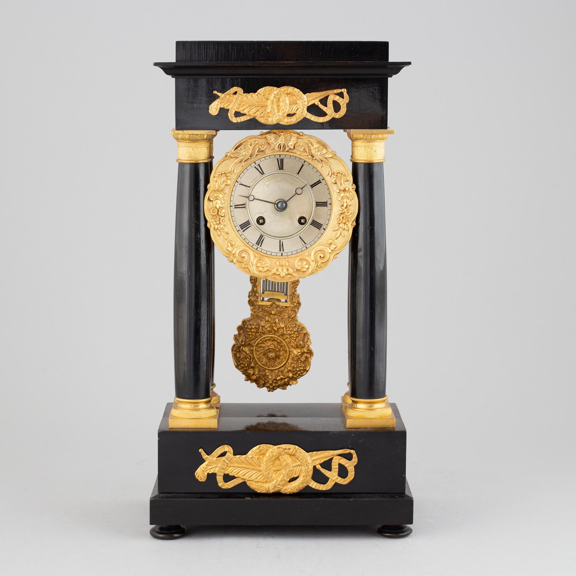 A mid 19th Century mantel clock.