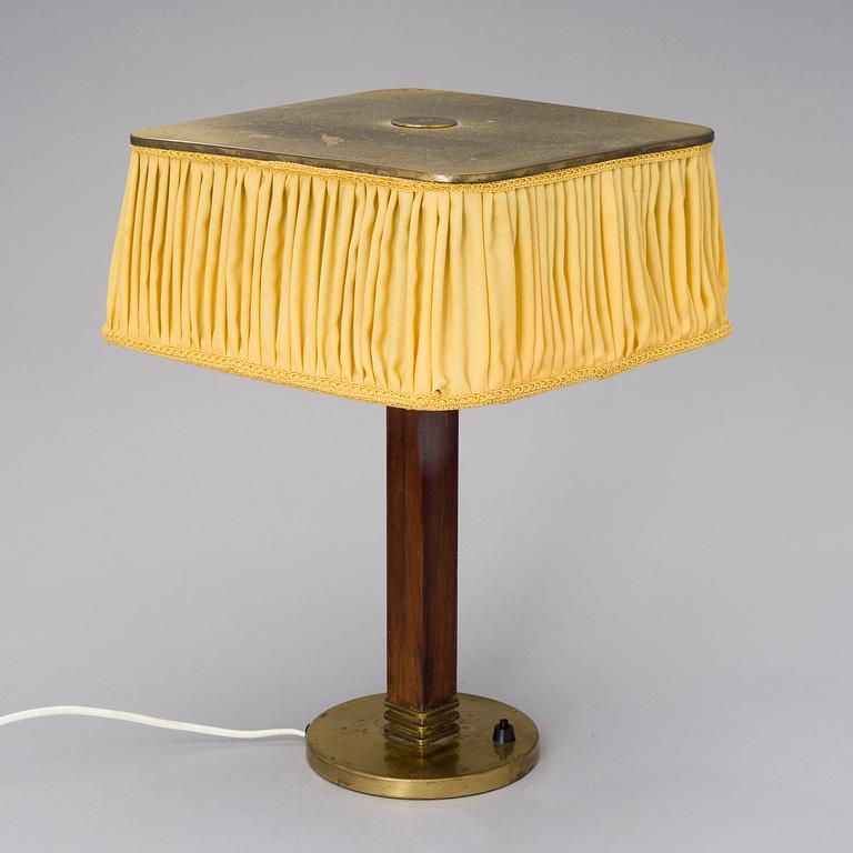 PAAVO TYNELL, A TABLE LAMP. Model 5066, manufactured by Taito Oy, 1940s.