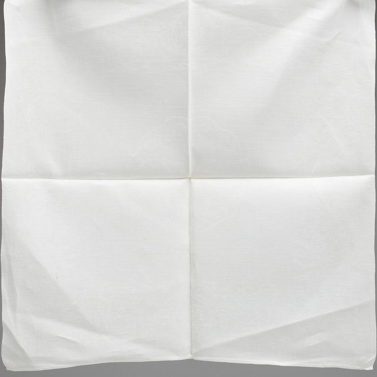 24 pieces of linen napkins and a table cloth.