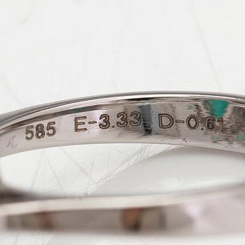 Ring, 14K vitguld, smaragder ca 3.89 ct totalt och diamanter ca 0.61 ct totalt. IGI-certifikat.