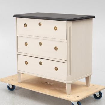 Chest of drawers, Gustavian style, 20th century.