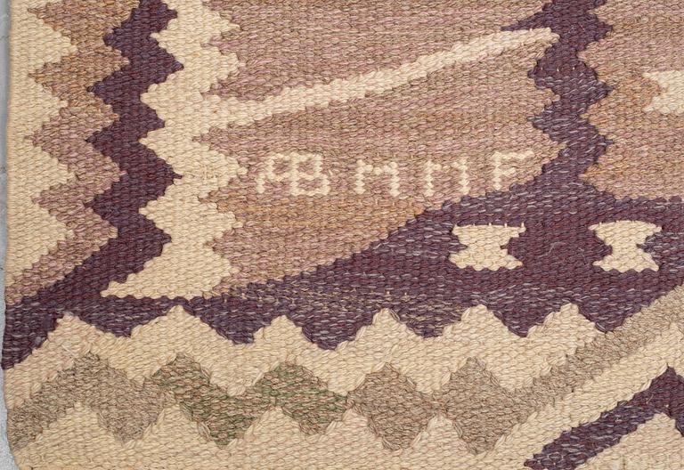 Barbro Nilsson, a carpet, "Strålblomman grå", flat weave, ca 286,5 x 219,5-221,5 cm, signed AB MMF BN.