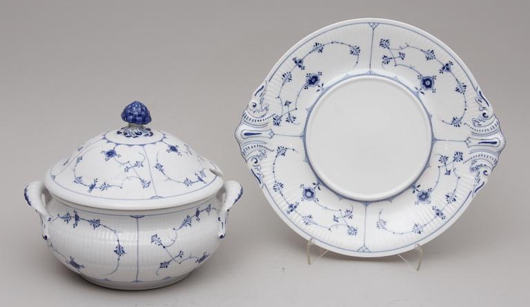 TERRIN MED FAT, porslin, Royal Copenhagen.