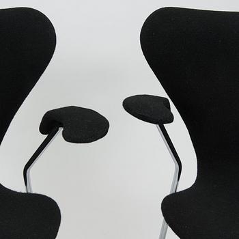 Arne Jacobsen, stolar, 7 st, "Sjuan", Fritz Hansen, Danmark, 1900-talets slut.