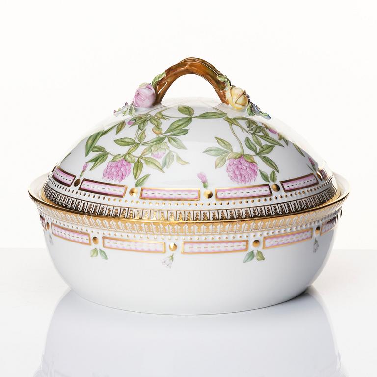 Karott med lock, porslin. Royal Copenhagen, "Flora Danica", Danmark, 1900-tal.