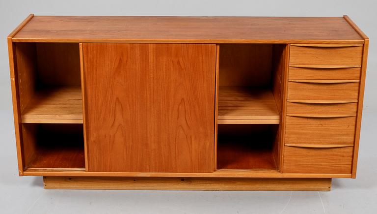 SIDEBOARD, Oscar EDV. Ekelunds Snickerifabriks AB, Virserum, 1900-talets tredje kvartal.