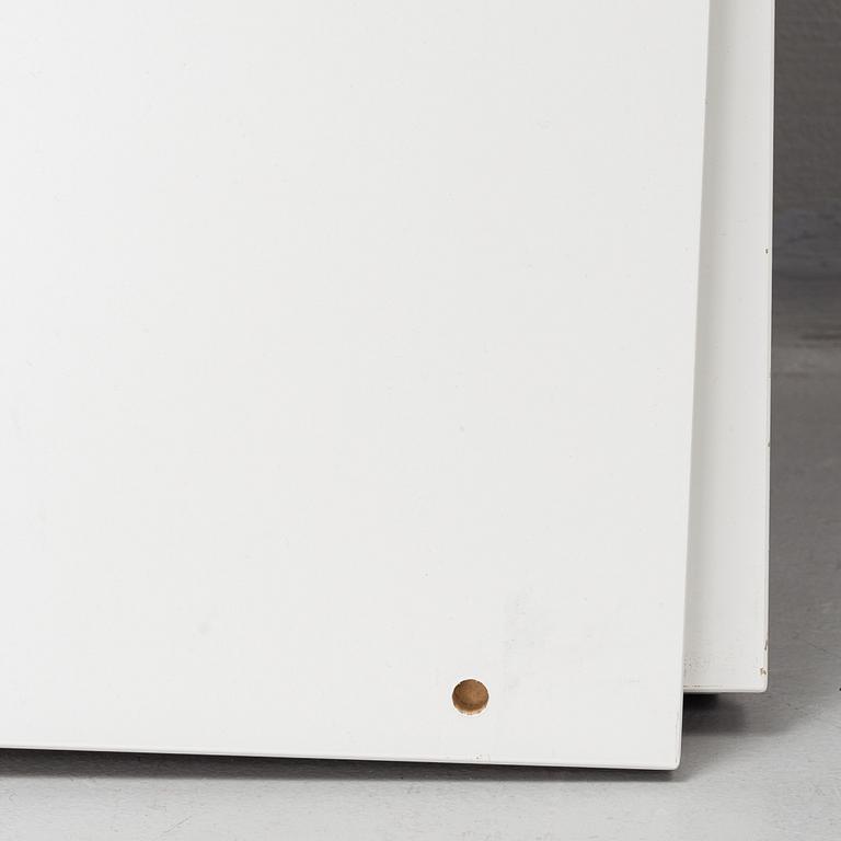 A 21st Century 'String' book shelf by Strinning.