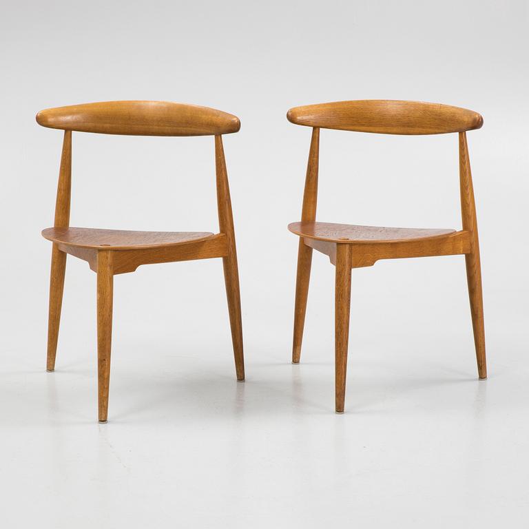 Hans J Wegner, stolar, ett par, "Hjertestolen", Fritz Hansen, Danmark, 1950/60-tal.