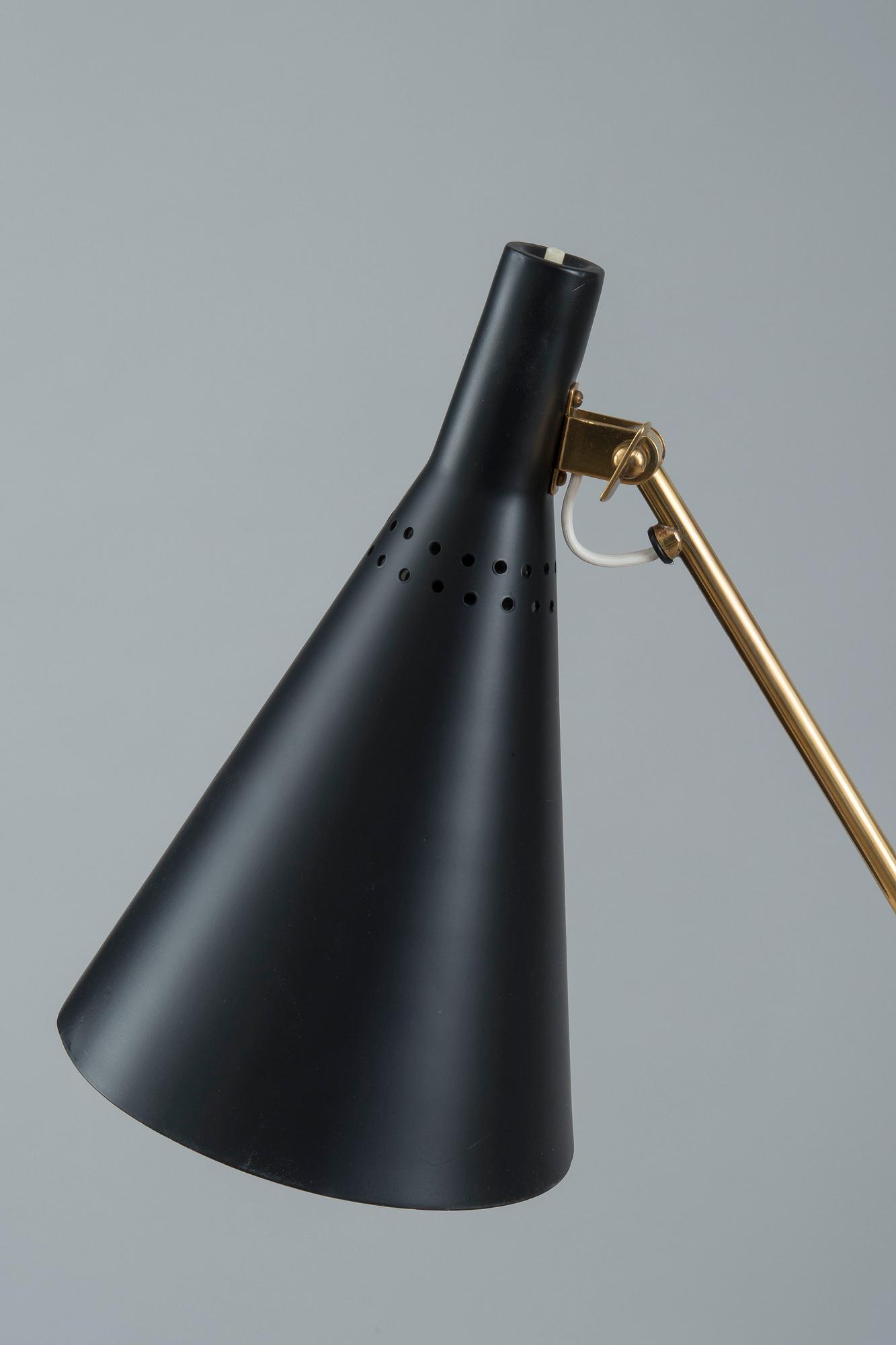 Tapio Wirkkala, AN ADJUSTABLE FLOOR LAMP, K10-11.