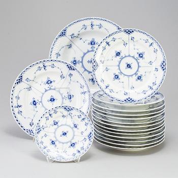 SERVIS, 79 delar, porslin, "Musselmalet" Kunglig Dansk.