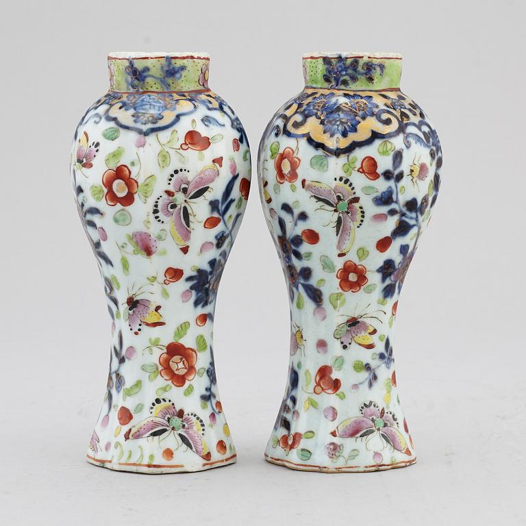 A pair of clobbered export vases, Qing dynasty, Qianlong (1736-95).