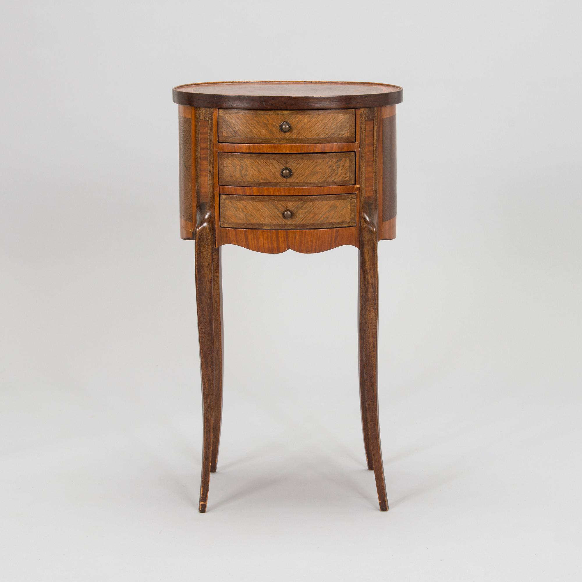 An early 20th century sidetable.