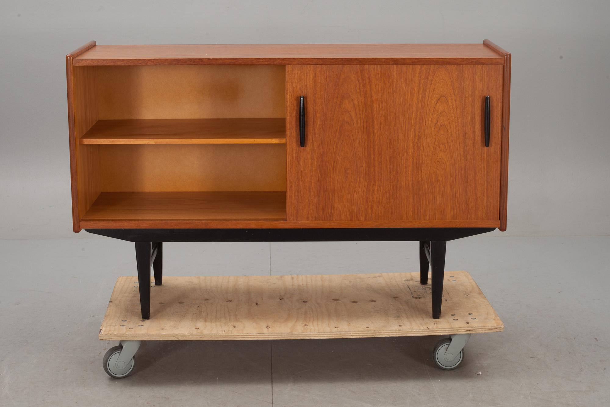 SIDEBOARD, Troeds, Bjärnum, 1950-tal.
