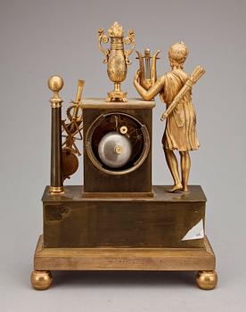 BORDSPENDYL, brons, empire 1800-talets första hälft.