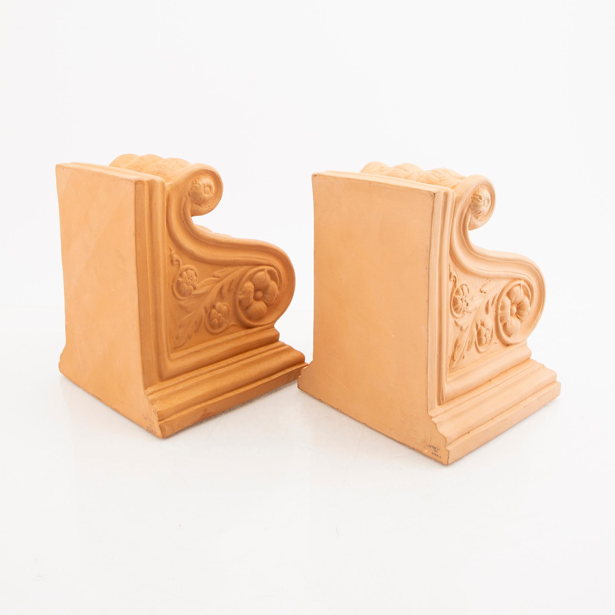 Alberto Poletti, troligen, bokstöd/dekorelement, 
1 par, terracotta, Impruneta Florence, Italien.