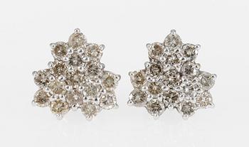 504. A pair of diamond earstuds, app. tot. 1.80 cts.