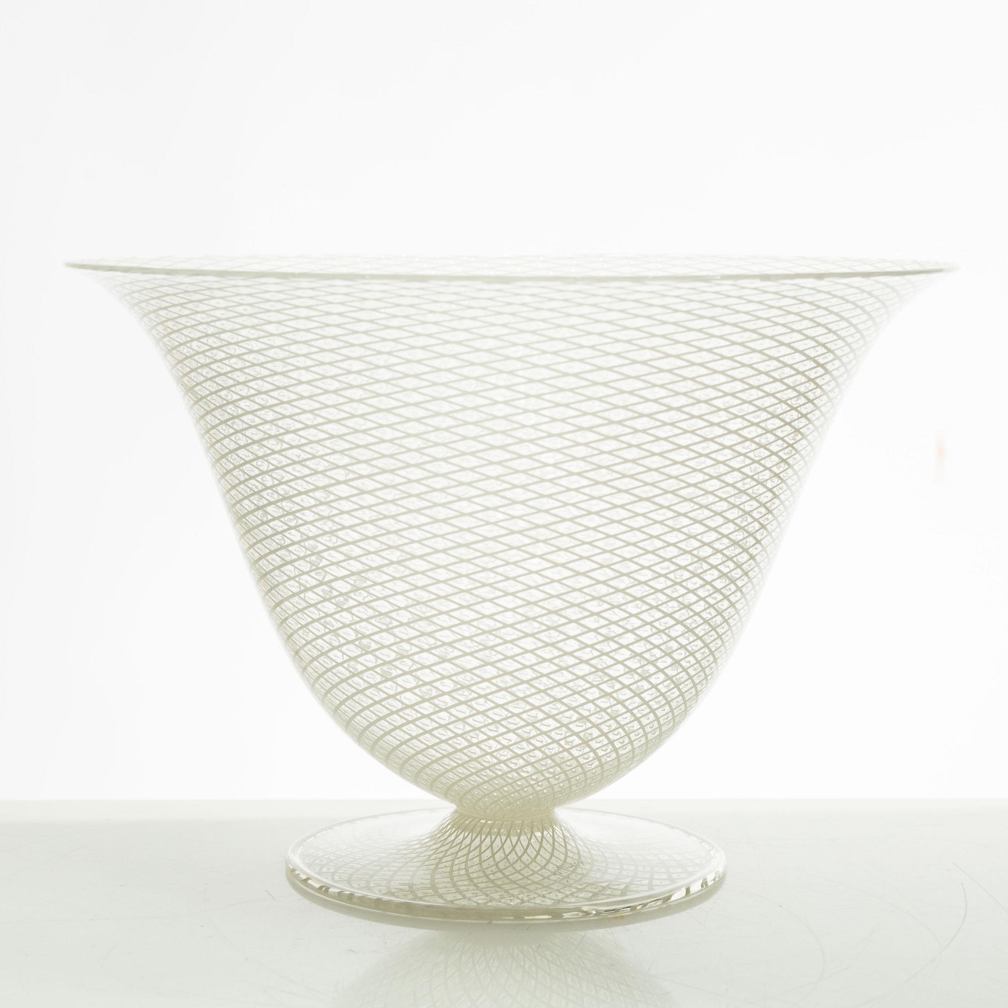 Archimede Seguso, a filigree technique glass bowl, Murano, Italy.