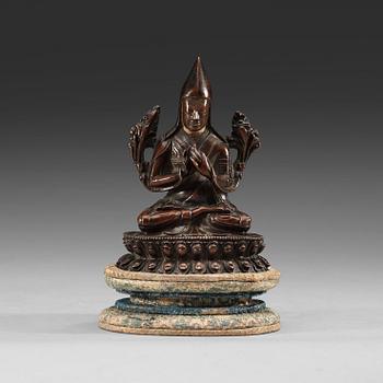 LAMA, kopparlegering. Föreställande Tsong Khapa, troligen Nepal, 1800-tal eller äldre.