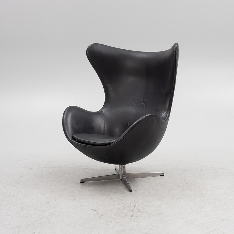 Arne Jacobsen, fåtölj, "Ägget/The Egg Chair", Fritz Hansen, Danmark 1971.