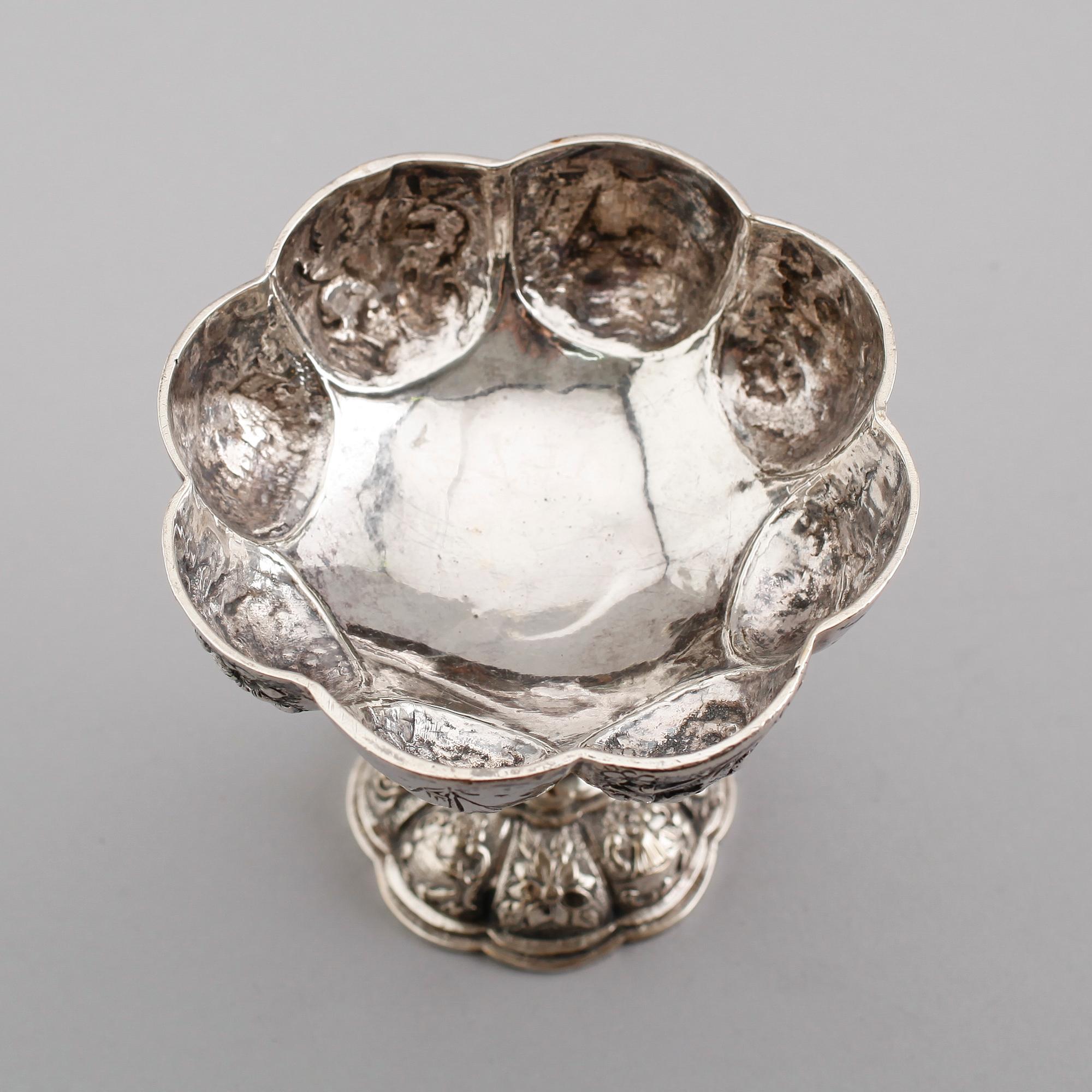 SKÅL på fot, silver, Nederländerna, 1800-/1900-tal. Vikt ca 120 gram.