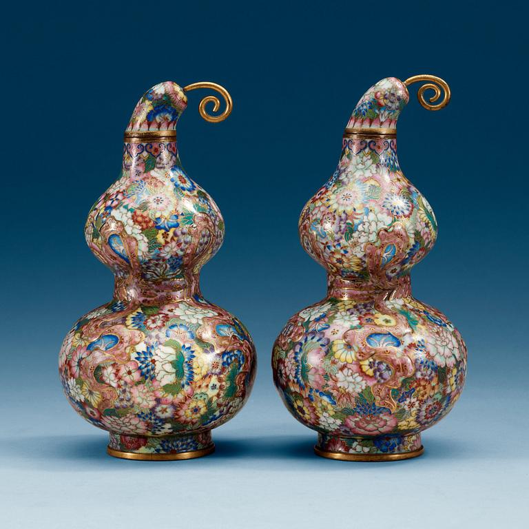 VASER med LOCK, ett par, cloisonné. Qing dynastin (1644-1912).