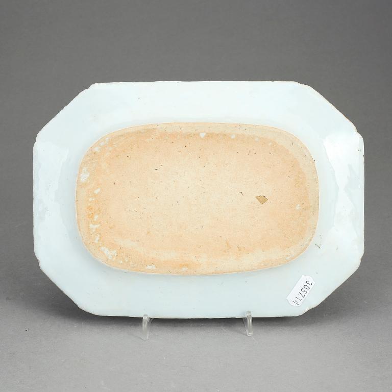 STEKFAT, porslin, Kina, Qianlong (1736-95).