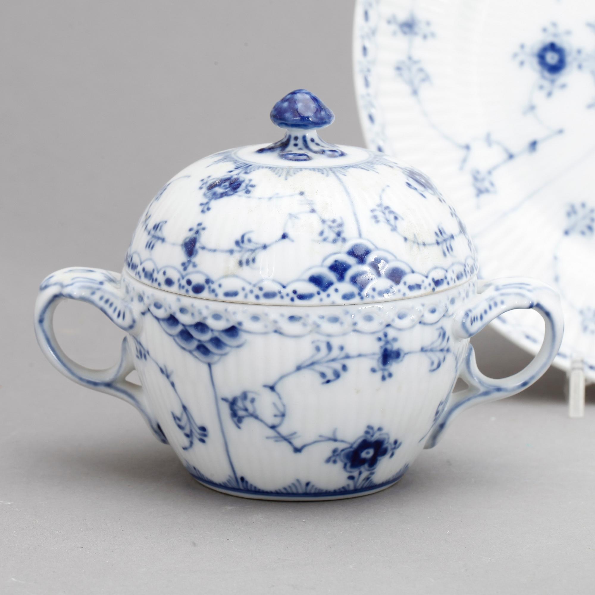 KAFFESERVIS, 48 delar, porslin, "Musselmalet" Royal Copenhagen.