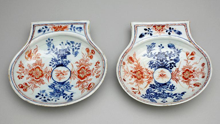 SMÖRSNÄCKOR, ett par, porslin, Kina, Kangxi (1662-1722).