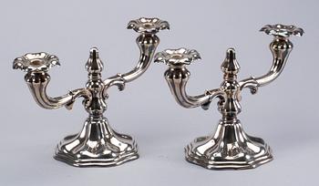 KANDELABRAR, ett par, CG Hallberg 1935, vikt med fyllning 1440 gr.