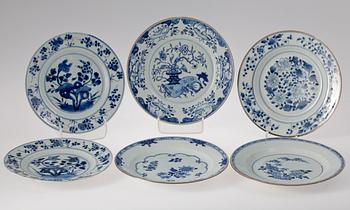 TALLRIKAR, 6 st, porslin, Kangxi samt Qianlong, Kina 1700-tal.