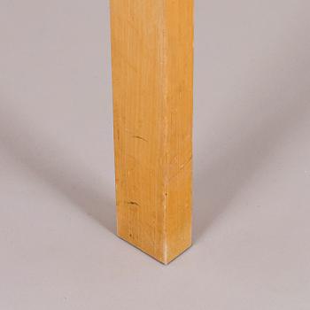 Alvar Aalto, matbord, modell 92 för O.Y. Huonekalu-ja Rakennustyötehdas A.B. 1900-talets mitt.