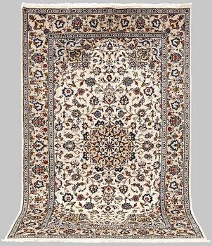 A Kashan carpet, ca 250 x 150 cm.